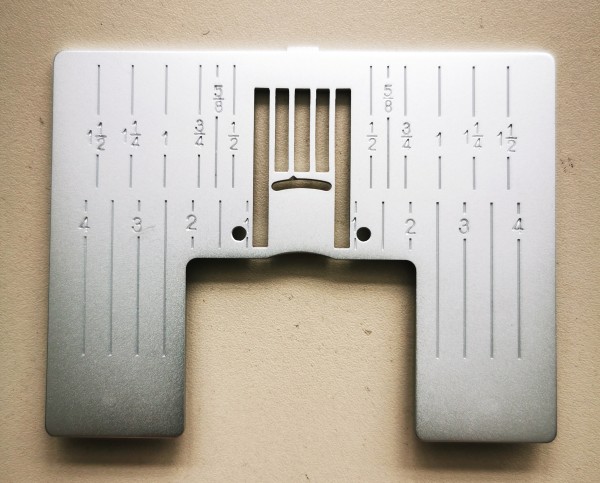 Standard Zickzack-Stichplatte mit Inch-Markierungen